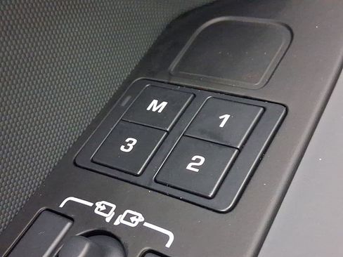 Used 2025 Land Rover Defender 110 S image 15