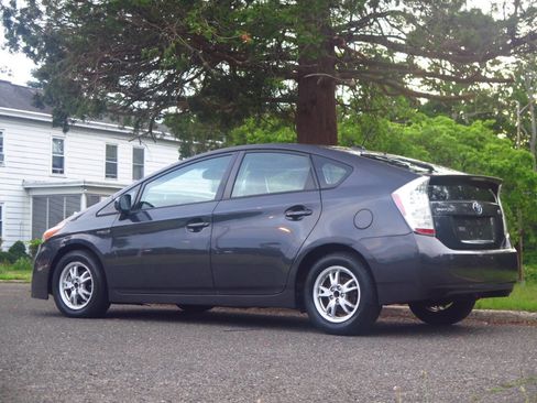 Used 2010 Toyota Prius Five FWD image 3