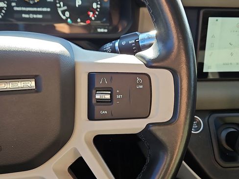 Used 2021 Land Rover Defender 110 SE image 18