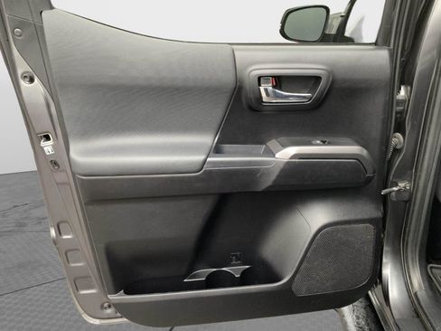 Used 2019 Toyota Tacoma TRD Off-Road image 39