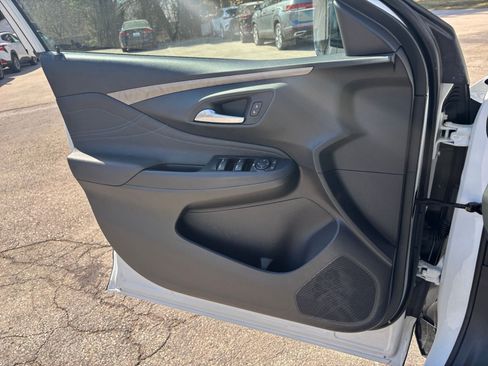 Used 2025 Buick Envista Sport Touring image 18