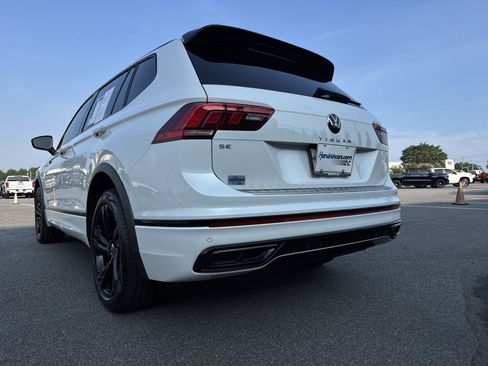 Used 2024 Volkswagen Tiguan SE R-Line FWD image 8