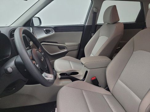 Used 2025 Kia Soul LX image 17