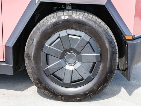 Used 2024 Tesla Cybertruck AWD Crew Cab image 9