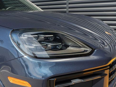 Used 2025 Porsche Cayenne GTS image 13