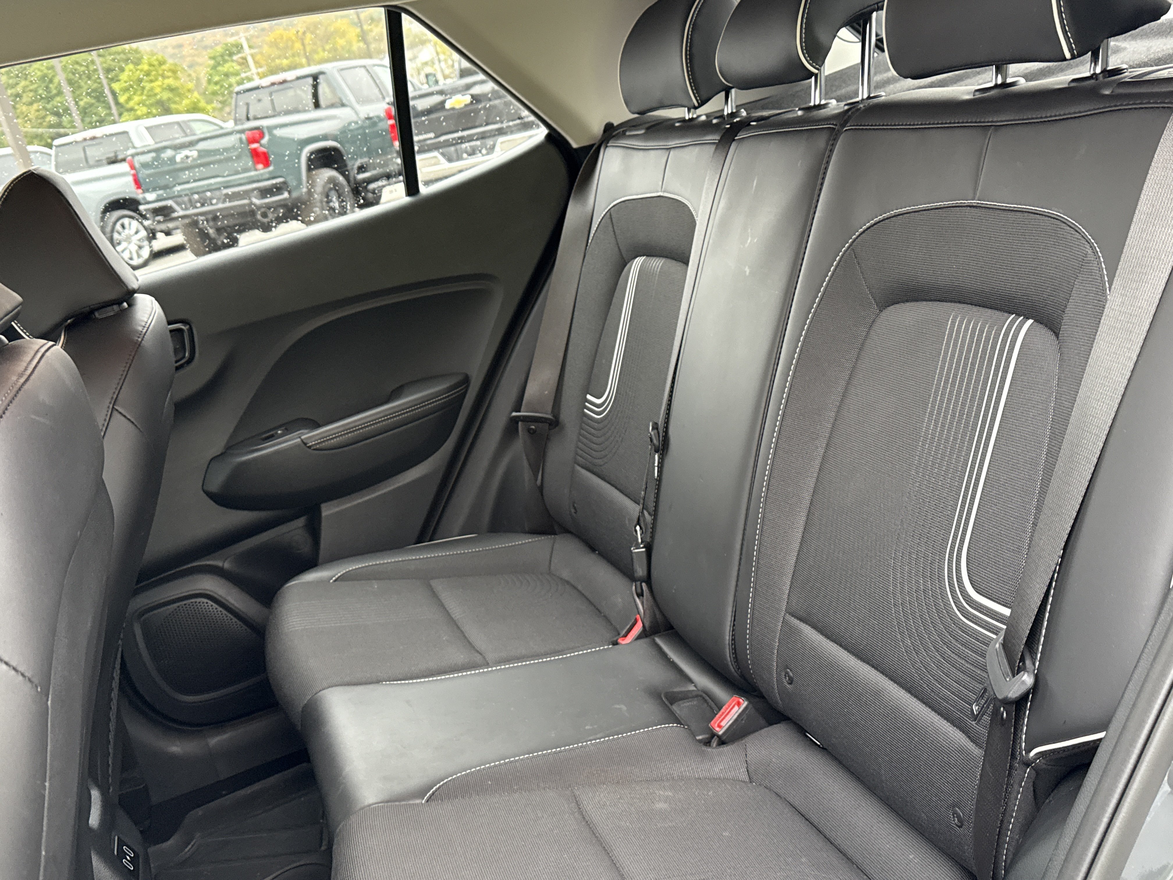 Used 2025 Hyundai Venue Limited FWD image 13