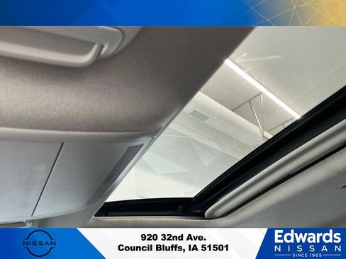 Used 2023 MAZDA MAZDA3 s FWD image 29
