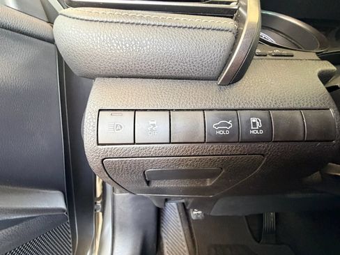 Used 2021 Toyota Camry SE FWD image 18