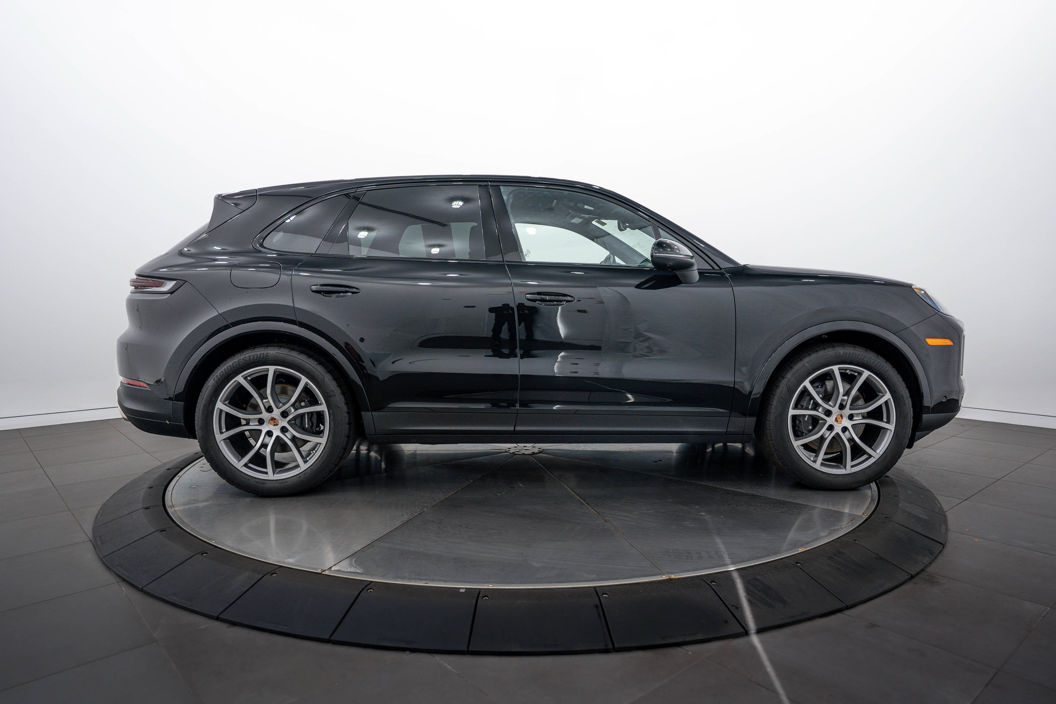Certified 2026 Porsche Cayenne AWD/4WD image 8