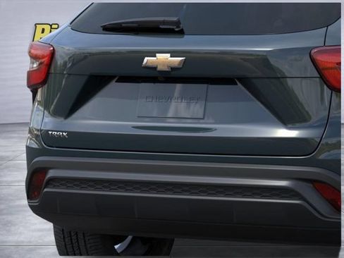 New 2026 Chevrolet Trax LS w/ LS Convenience Package FWD image 14