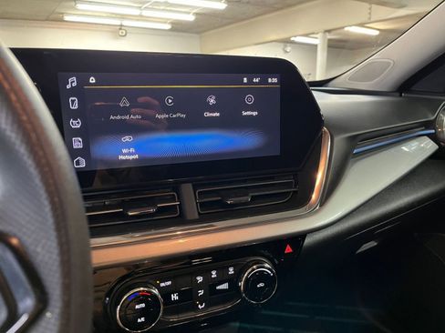 Used 2025 Chevrolet Trax LT image 21