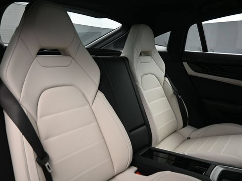 Certified 2025 Porsche Panamera image 24