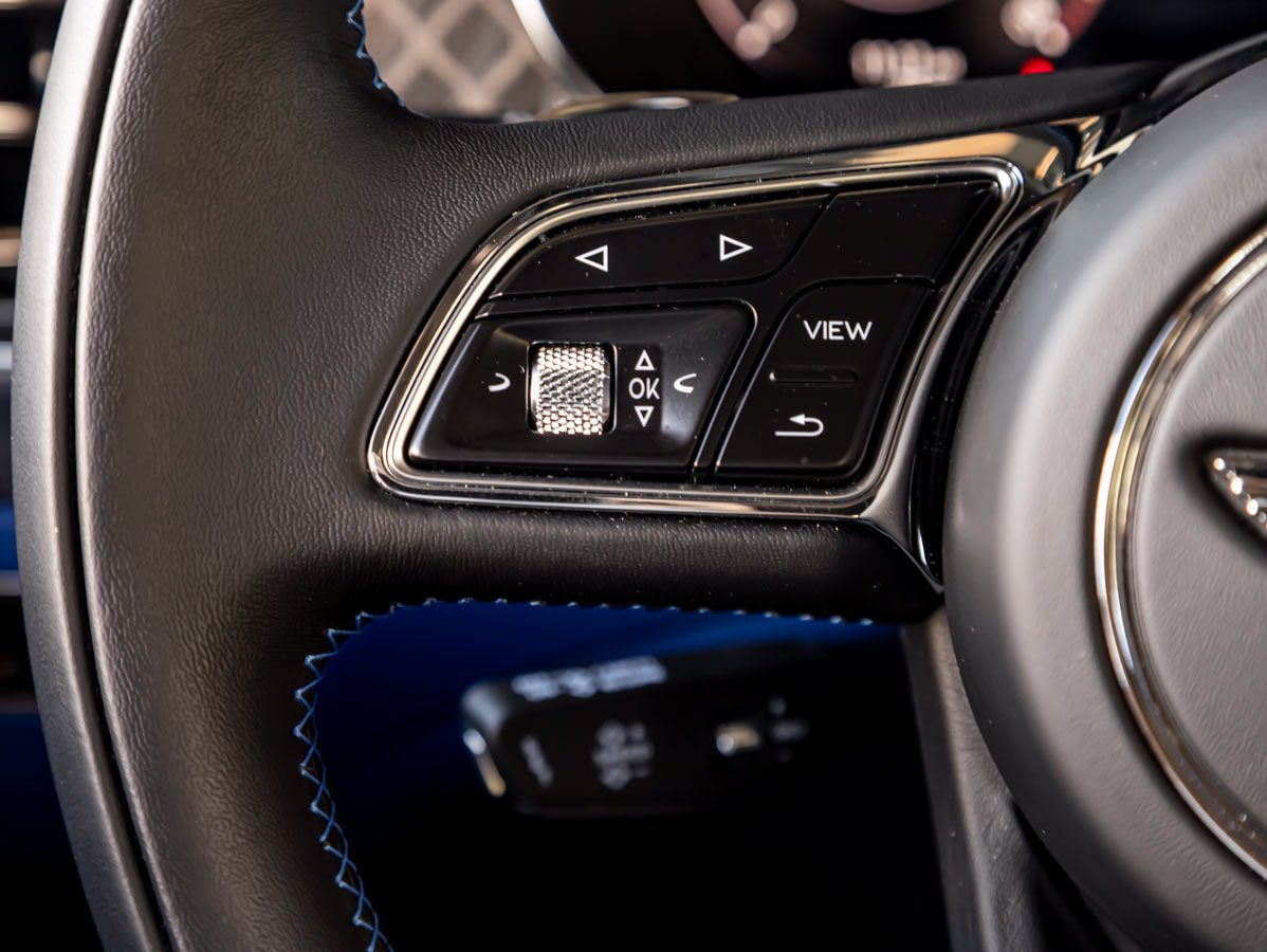Certified 2025 Bentley Bentayga AWD/4WD image 22