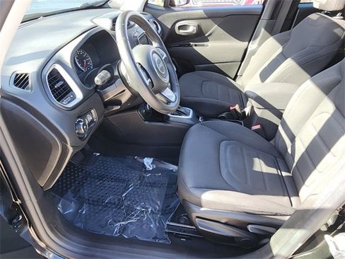 Used 2020 Jeep Renegade Latitude w/ Cold Weather Group image 5