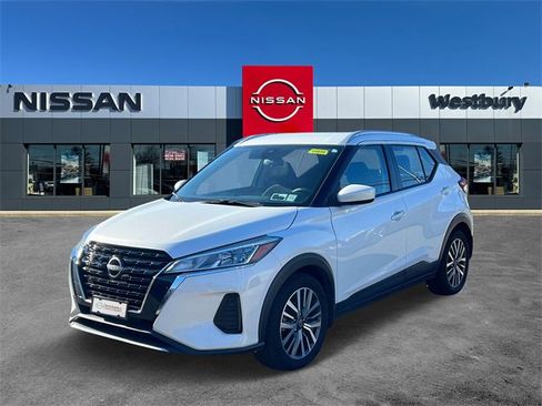 Used 2023 Nissan Kicks SV image 4