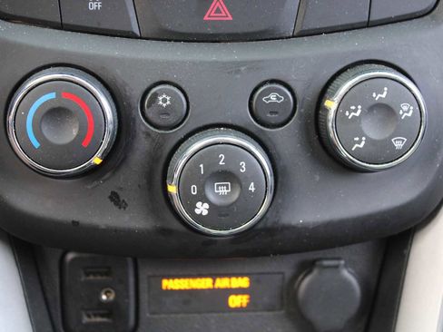 Used 2022 Chevrolet Trax LT w/ LT Convenience Package AWD/4WD image 15