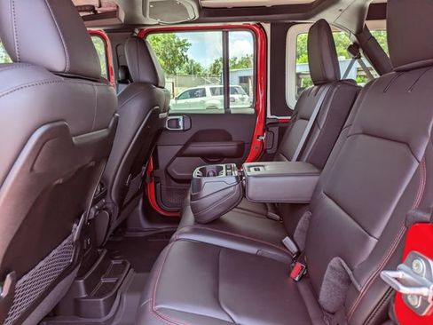 Used 2026 Jeep Wrangler Unlimited Rubicon AWD/4WD image 14
