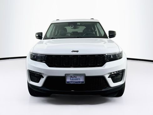Used 2023 Jeep Grand Cherokee Limited w/ Black Appearance Package AWD/4WD image 2