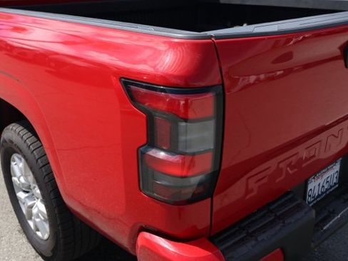 Used 2023 Nissan Frontier SV image 7