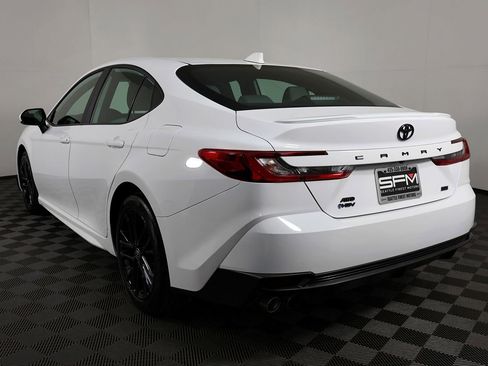 Used 2025 Toyota Camry SE AWD/4WD image 11