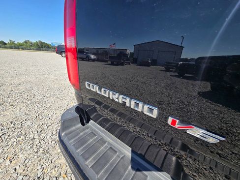 Used 2018 Chevrolet Colorado LT RWD image 12