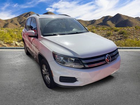 Used 2017 Volkswagen Tiguan S image 3
