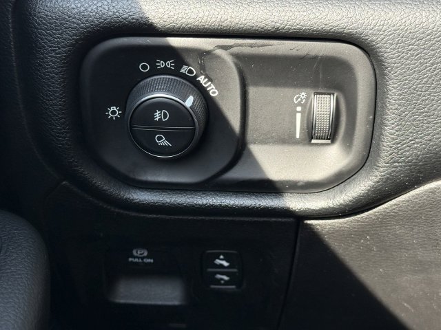 Used 2020 RAM 1500 Big Horn AWD/4WD image 23