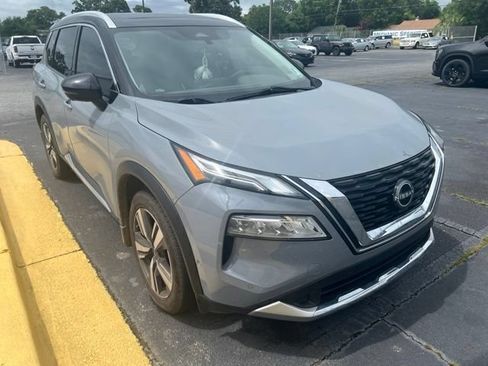 Used 2023 Nissan Rogue Platinum FWD image 3