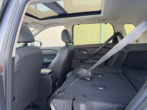 Used 2023 Nissan Rogue SL w/ SL Premium Package image 13