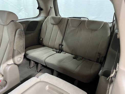 Used 2007 Kia Sedona LX FWD image 10