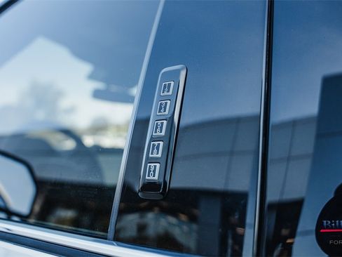 Used 2022 Ford F250 Platinum w/ FX4 Off-Road Package image 10