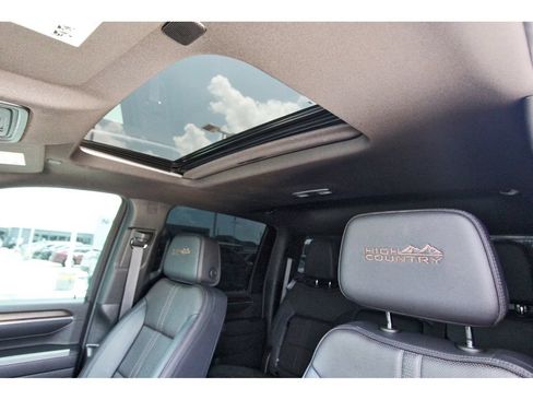 Used 2024 Chevrolet Silverado 2500 High Country w/ High Country Premium Package AWD/4WD image 27