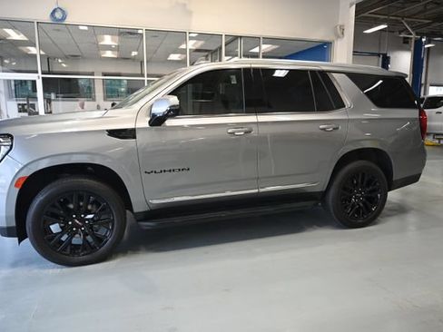 Used 2024 GMC Yukon SLT w/ SLT Luxury Package AWD/4WD image 7