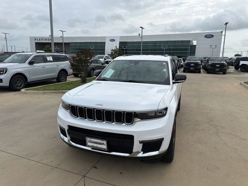 Used 2022 Jeep Grand Cherokee L Limited AWD/4WD image 25