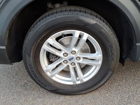 Certified 2022 Ford Explorer XLT w/ Equipment Group 202A image 8