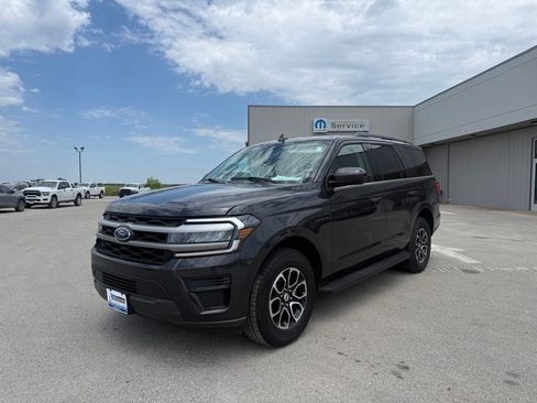 Used 2024 Ford Expedition XLT RWD image 1