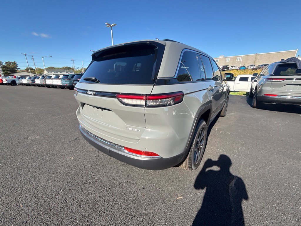New 2027 Jeep Grand Cherokee Laredo X AWD/4WD image 5