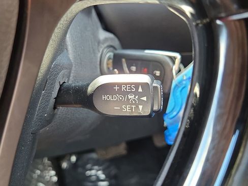 Used 2018 Toyota C-HR XLE image 28