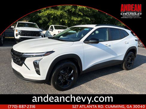 New 2026 Chevrolet Trax LT w/ Driver Confidence Package FWD image 1