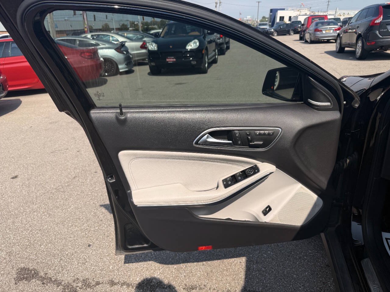 Used 2016 Mercedes-Benz GLA 250 image 12