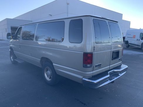 Used 2009 Ford E-350 and Econoline 350 Extended Wagon Super Duty image 2