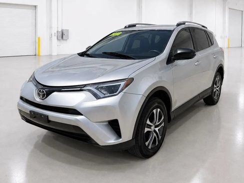 Used 2018 Toyota RAV4 LE FWD image 1