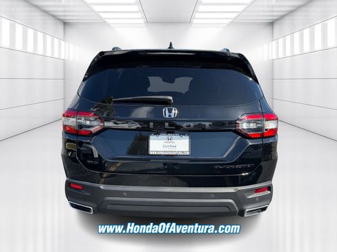 Certified 2025 Honda Pilot Black Edition image 3