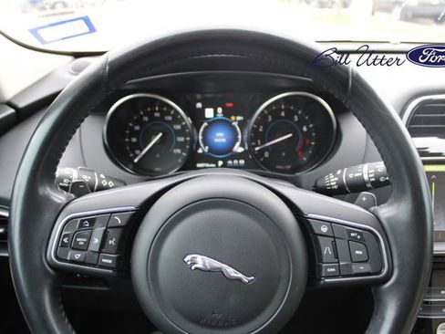 Used 2020 Jaguar F-PACE image 23