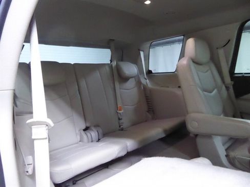 Used 2016 Cadillac Escalade Luxury AWD/4WD image 32