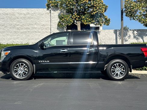 Used 2021 Nissan Titan SV image 7