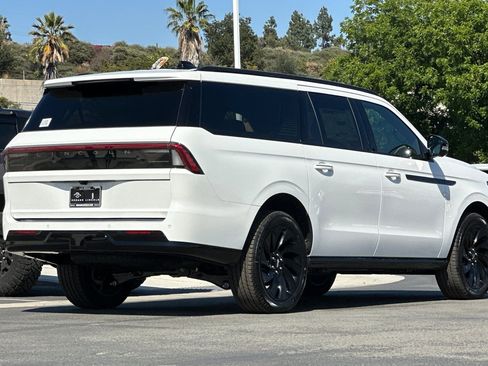 New 2026 Lincoln Navigator L Reserve w/ Jet Appearance Package AWD/4WD image 3