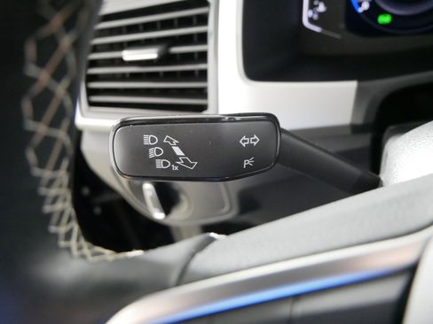 Used 2023 Volkswagen Atlas Cross Sport SE AWD/4WD image 30
