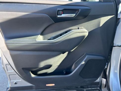 Used 2025 Toyota Highlander XSE image 12