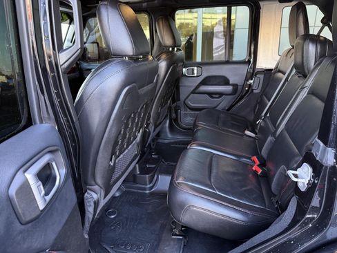 Used 2019 Jeep Wrangler Unlimited Rubicon w/ Uconnect 4C Nav & Sound Group image 12